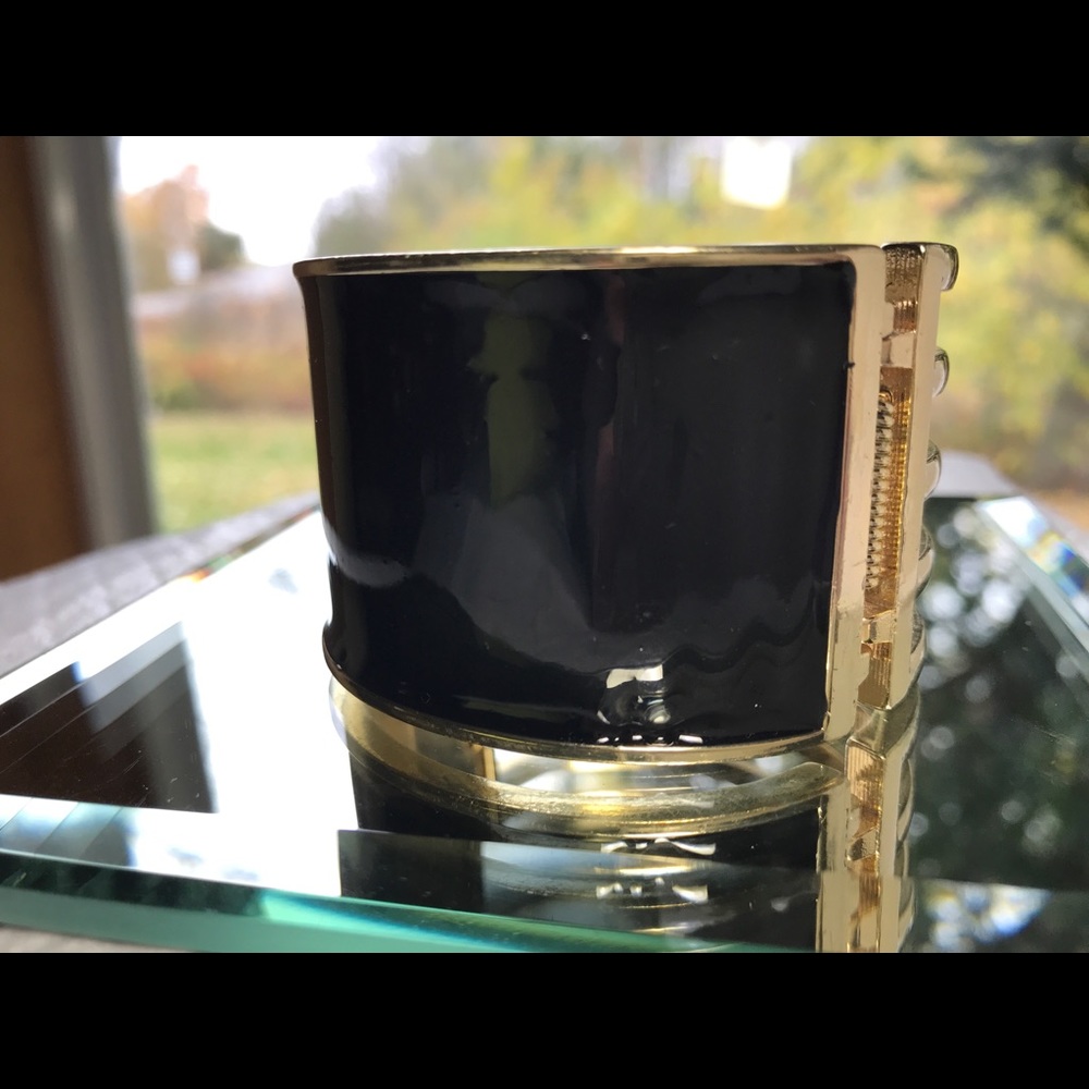 Cuff bracelet black enamel